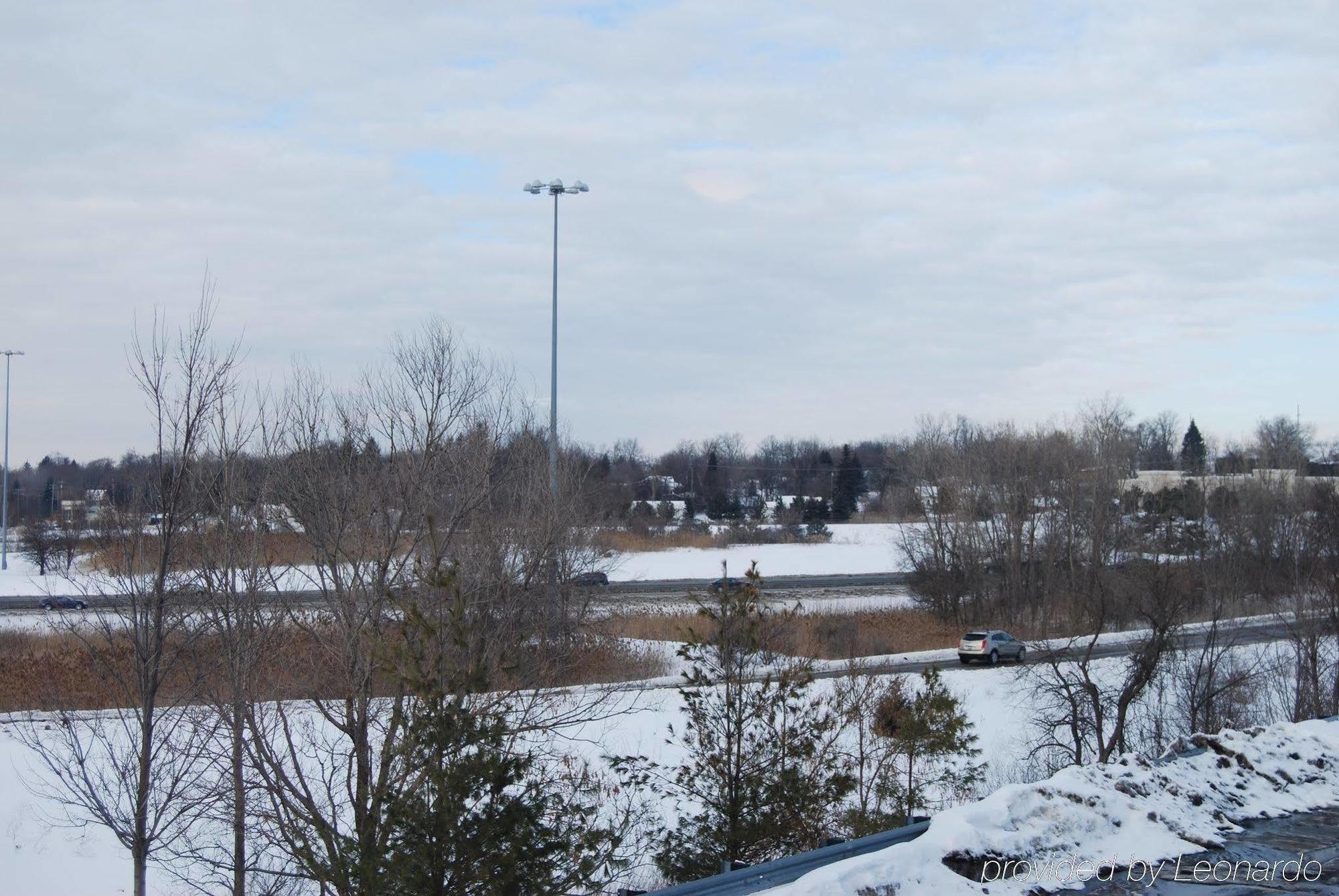 Holiday Inn Express Hotel & Suites Auburn Hills, An Ihg Hotel Exterior photo